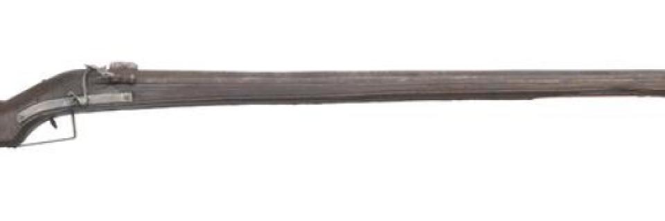 Italian matchlock firearm of caliver/musket type, c. 1540. Royal Armouries Collection